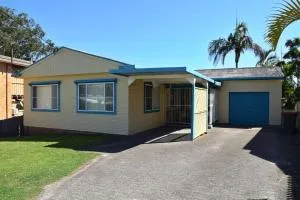 Seamist Cottage - Bring your own linen. - South West Rocks