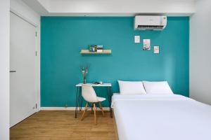 Studio 79 Suites in City Center with Parking