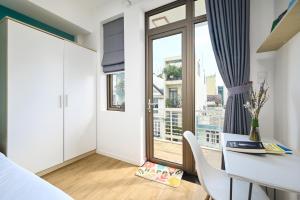 Studio 79 Suites in City Center with Parking