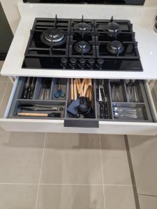 New Stylish 4-Bed-WiFi-Free Parking