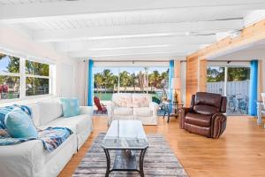 Seabreeze Cove Waterfront Gem 38 foot Dock Cabana Club
