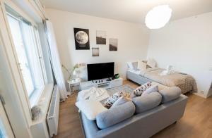 Aurora City Hideway by BookLapland