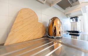 Aurora City Hideway by BookLapland