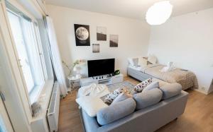 Aurora City Hideway by BookLapland