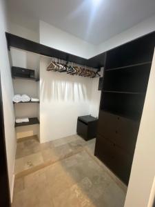 Spacious apartment 1 block from the beach