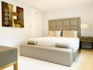 Opulent Mayfair 2 Bedroom House with Rooftop by Hyde Park