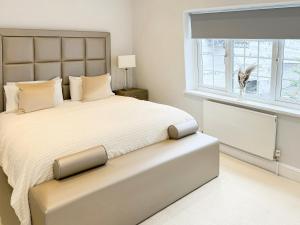 Opulent Mayfair 2 Bedroom House with Rooftop by Hyde Park