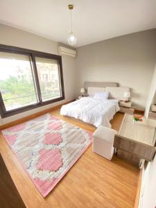 شقة داخل كمبواند Casa Beverly Hills رقم هاتف صفر صفر اتنين صفر واحد واحد صفر اتنين اربعه ثلاثه صفر 222