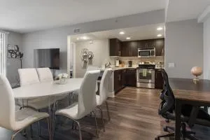 Modern Santa Monica 2Bedrooms with Jacuzzi &Parking - Sawtelle