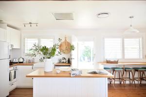 Amanzi Beach House - just 10m to Collingwood Beach!