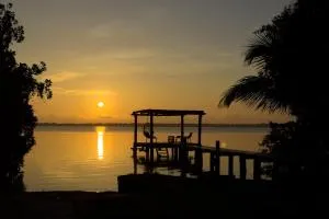 Casa Xchel - Lujo frente a la Bahía piscina jacuzzi y deck - Corozal