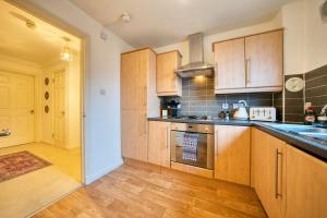 2BR Flat Central Location with Free Parking