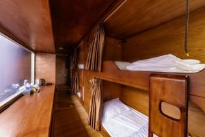 Giường Trong Phòng Nghỉ Tập Thể 8 Giường Cho Cả Nam Và Nữ (Bed in 8-Bed Mixed Dormitory Room)