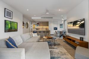 Coastal Bliss: 3-Bedroom Retreat with Pool - Ubytování bez kategorie ve městě Coolum Beach