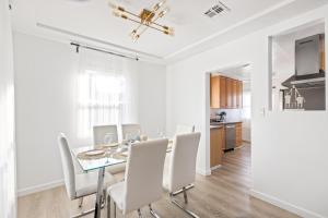 Modern Oasis with Pool & Jacuzzi near Universal Studios