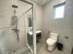 H1市中心稀有的直达私家海滩的现代豪华泳池别墅h