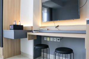 Good Deal and Comfy Studio West Vista Apartment By Travelio