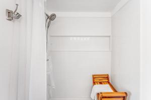 Newly Renovated Commodore 2BD Beachfront Condo! Stunning Views by Dolce Vita Getaways!