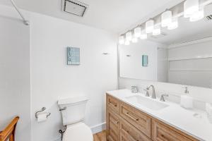 Newly Renovated Commodore 2BD Beachfront Condo! Stunning Views by Dolce Vita Getaways!