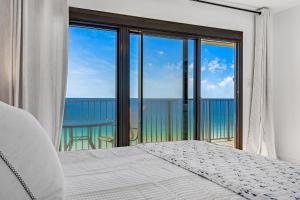 Newly Renovated Commodore 2BD Beachfront Condo! Stunning Views by Dolce Vita Getaways!