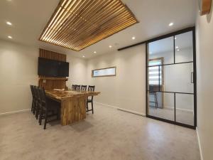 Soul of Seoul 6 Hongdae 5BR & 4Bath, elevator, Free wifi