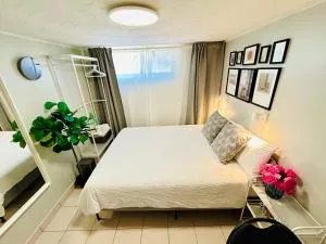 Cozy basement room-Private Bath - Near Subway line 1 - Toronto - Vaughan