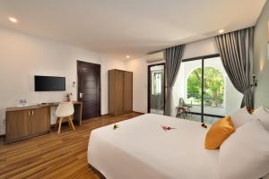 Phòng Deluxe Giường Đôi/2 Giường Đơn Có Ban Công (Deluxe Double or Twin Room with Balcony)