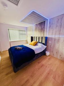 Birmingham City Centre- 9 bed house with free parking