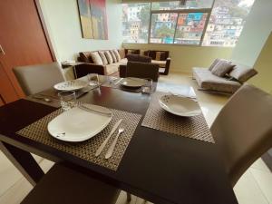 Suite frente al río en Puerto Santa Ana Riverfront