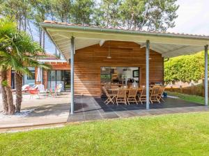 Villas Villa d-exception pour 10 pers avec piscine chauffee et parking prive a Labenne - FR-1-791-28 : photos des chambres