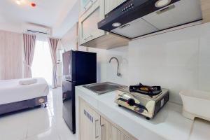 Minimalist and Warm Studio Room Akasa Pure Living BSD Apartment By Travelio