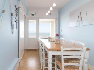 Apartment with frontal sea view in Ostend
