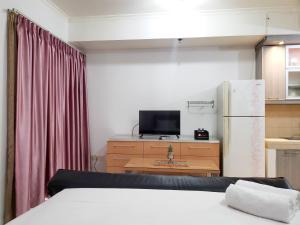 Nice Studio at Marina Ancol Apartment By Travelio