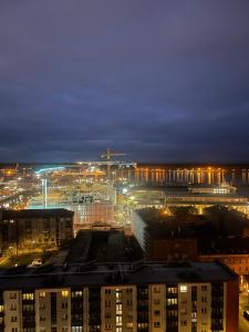 Panoramic city center apartment