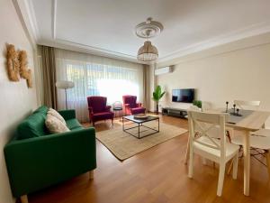Spacious & City Center 3 Bedroom Flat - No2