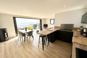 Maisons de vacances Luxury ! Contemporaine neuve Vue imprenable 180 : photos des chambres