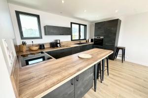 Maisons de vacances Luxury ! Contemporaine neuve Vue imprenable 180 : photos des chambres