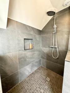 Maisons de vacances Luxury ! Contemporaine neuve Vue imprenable 180 : photos des chambres