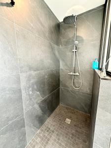 Maisons de vacances Luxury ! Contemporaine neuve Vue imprenable 180 : photos des chambres