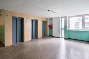 Park Mirowski Stylish Apartment by BookingHost