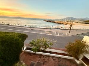 The Stone Cottage - Charming, Private and On the Beach - Sleeps 2