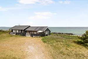 Welcoming Holiday Home Right Down To The Water - Rørvig