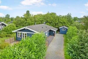 Cozy Cottage In A Quiet Area Close To The Beach - Kramnitse