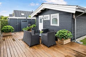 Cozy Little Holiday Home Near The Beach