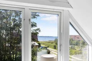 Summerhouse With Both Island Charm And Sea View - Gislinge