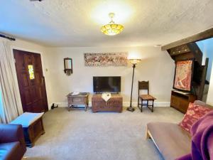 18th Century Oak Beamed Cosy Cottage