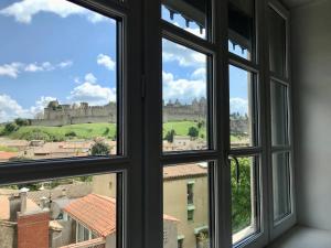 B&B / Chambres d'hotes Demeure Saint Louis Historic manor, City 700m, parking,A C,Clim,WIFI, heated pool, city view : photos des chambres