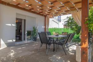 Holiday Home Peaceful Oasis with Pool