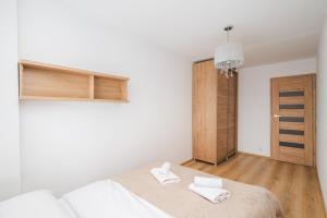 Bielany Homely Apartment by BookingHost