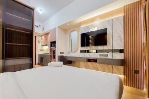 Simply Look and Comfort Studio Room at Casa de Parco Apartment By Travelio